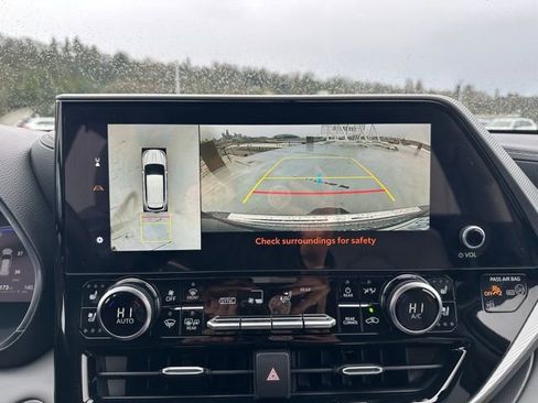 Certified 2025 Toyota Highlander Platinum image 20