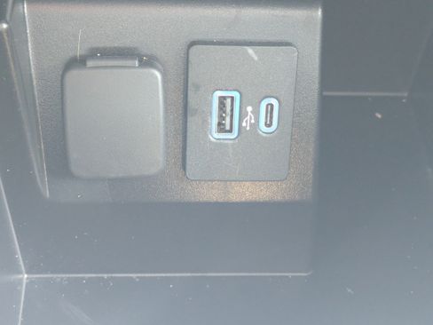 Used 2022 Ford Explorer XLT w/ Equipment Group 202A AWD/4WD image 22
