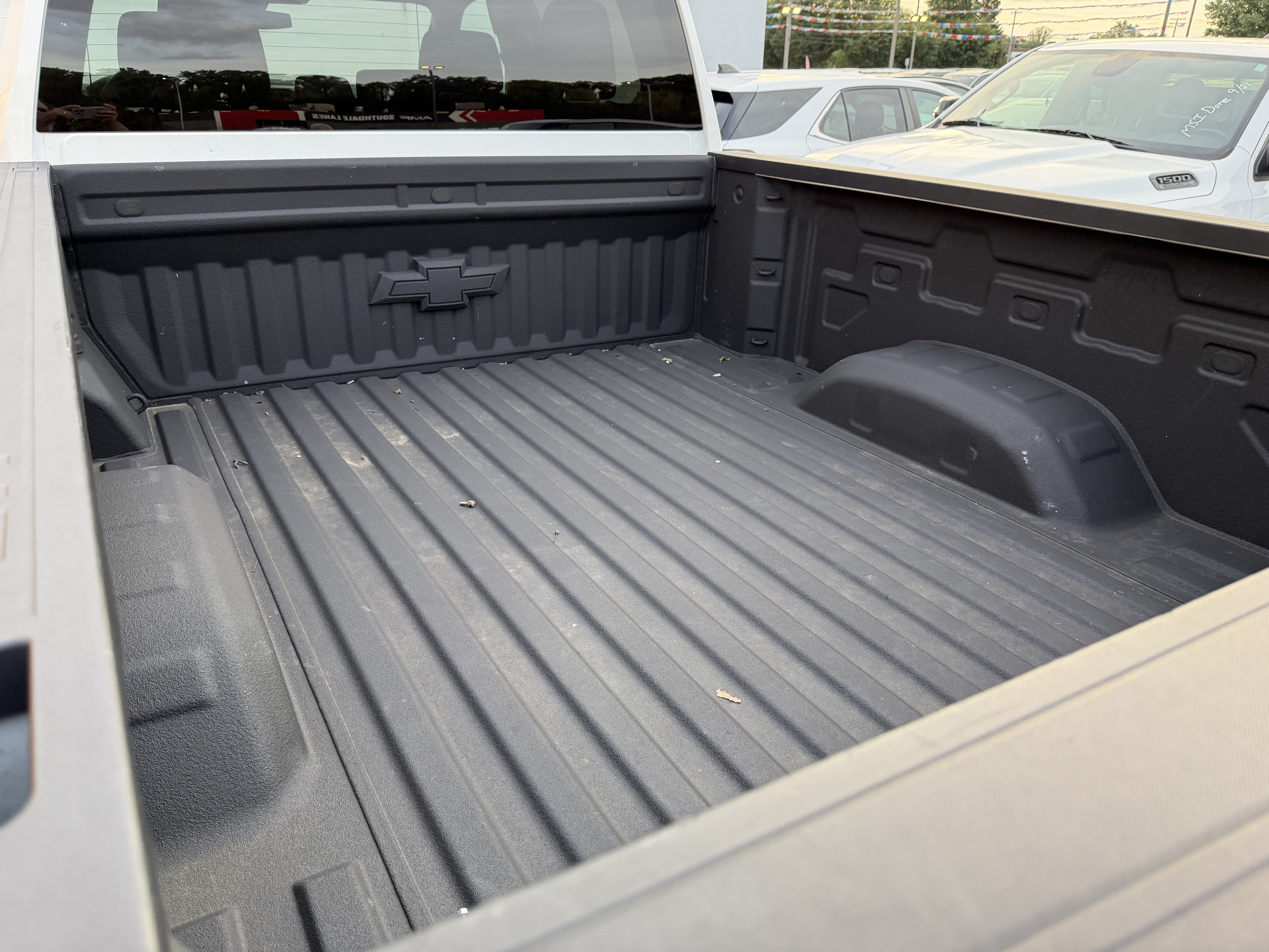 Used 2023 Chevrolet Silverado 2500 Custom w/ Custom Convenience Package AWD/4WD image 16