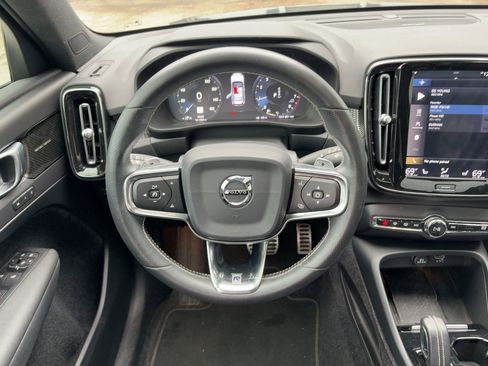 Used 2019 Volvo XC40 T5 R-Design image 25