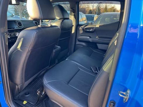 Used 2020 Toyota Tacoma TRD Off-Road w/ TRD Premium Off Road Package image 9