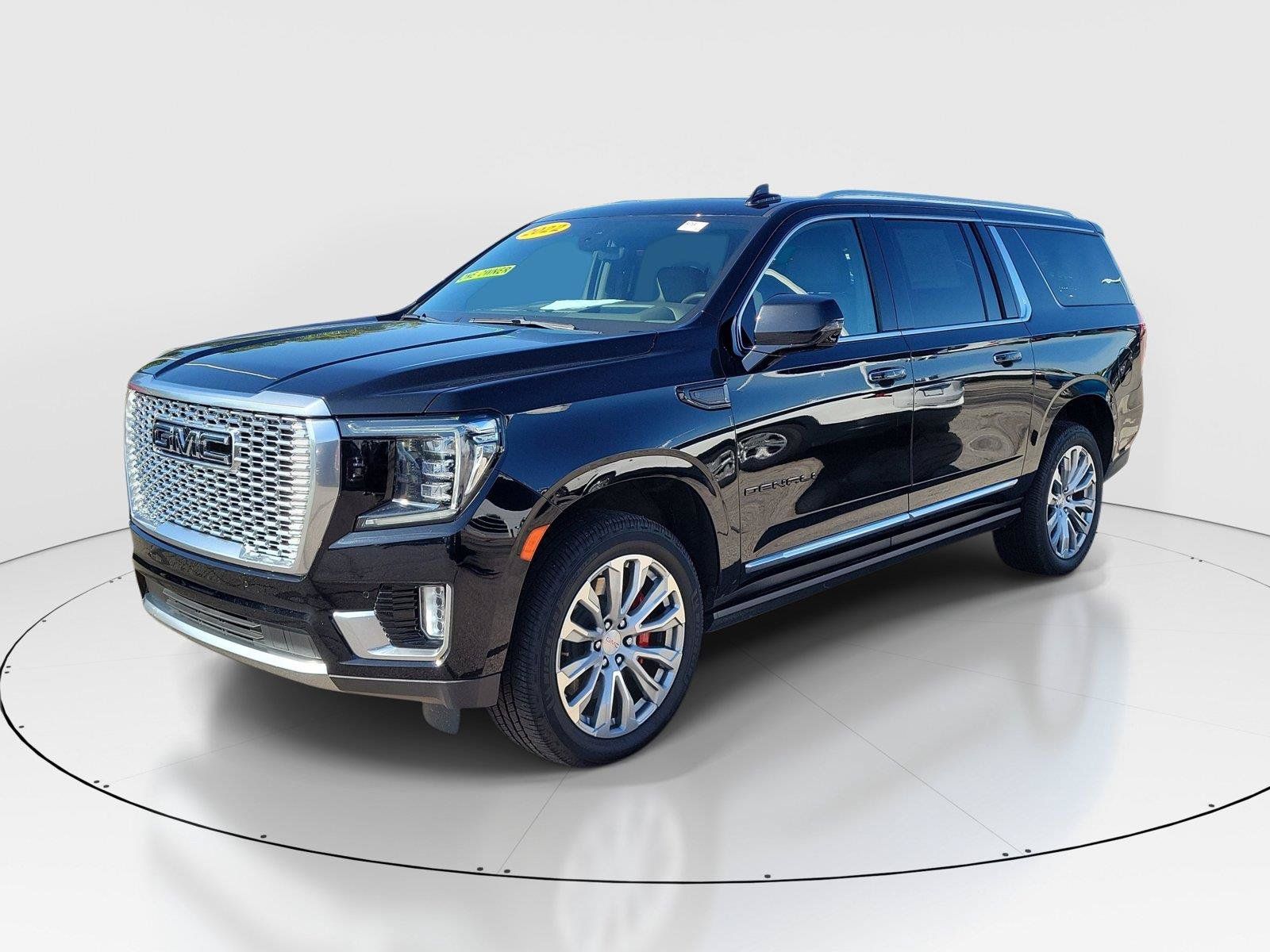 Used 2022 GMC Yukon XL Denali w/ Denali Premium Package AWD/4WD image 2