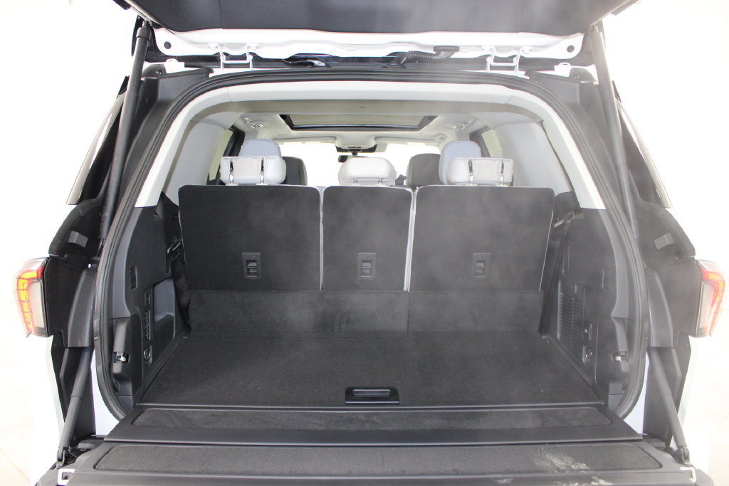 New 2026 Lincoln Navigator Reserve AWD/4WD image 16