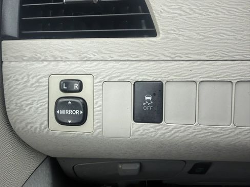 Used 2014 Toyota Sienna LE FWD image 17