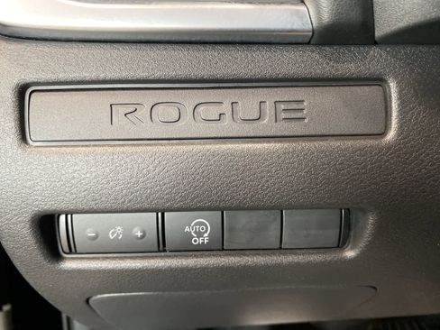 Used 2023 Nissan Rogue S image 18