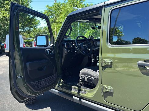 Used 2023 Jeep Gladiator Sport AWD/4WD image 2