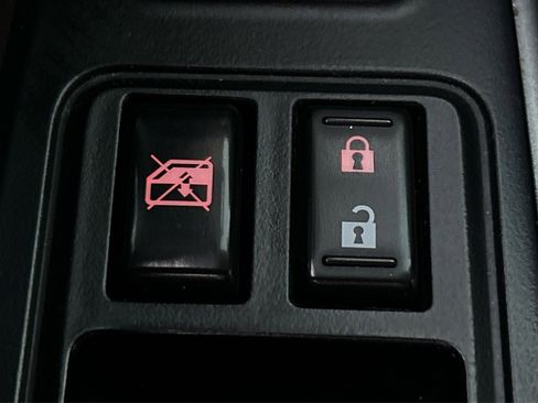 Used 2019 Nissan Titan Platinum Reserve image 42