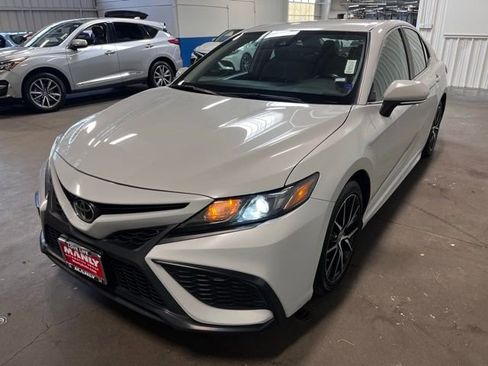 Used 2023 Toyota Camry SE FWD image 6