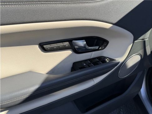 Used 2018 Land Rover Range Rover Evoque SE Sport Utility 4D image 15