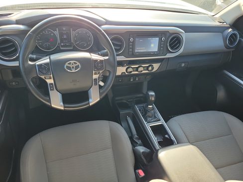 Used 2018 Toyota Tacoma SR5 RWD image 14