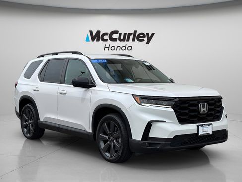 Certified 2023 Honda Pilot Sport image 1