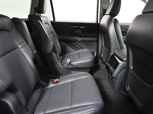 New 2026 Lincoln Aviator AWD image 18