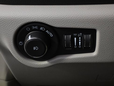 Used 2022 Chrysler Pacifica Touring-L image 24