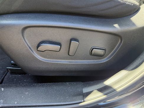 Used 2020 Nissan Rogue SV w/ Premium Package image 13