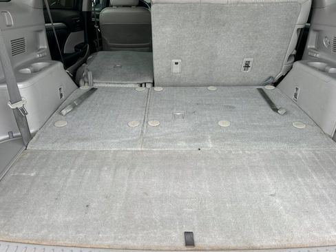 Used 2016 Toyota Highlander Plus w/ Preferred Accessory Package FWD image 18