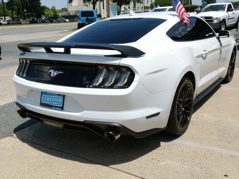 Used 2020 Ford Mustang Coupe RWD image 4