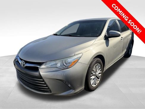 Used 2016 Toyota Camry LE image 1