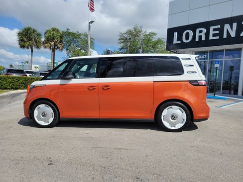 Used 2025 Volkswagen ID. Buzz 1st Edition image 8