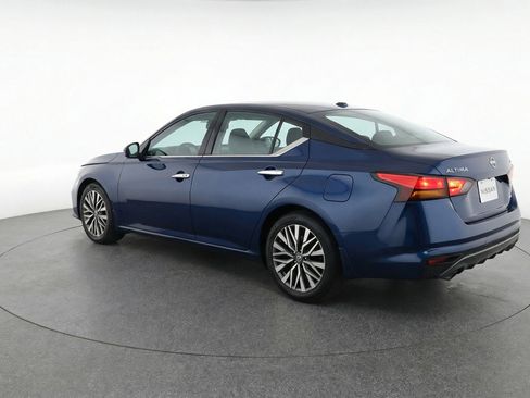 Used 2025 Nissan Altima 2.5 SV image 6