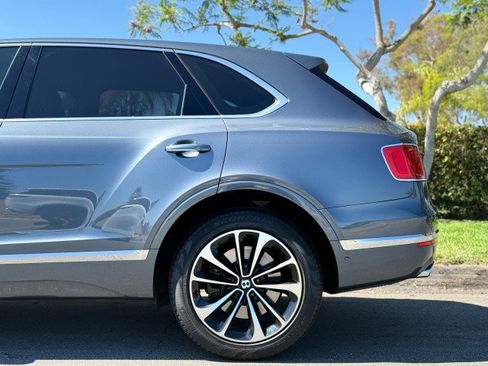 Used 2018 Bentley Bentayga Onyx Edition AWD/4WD image 4