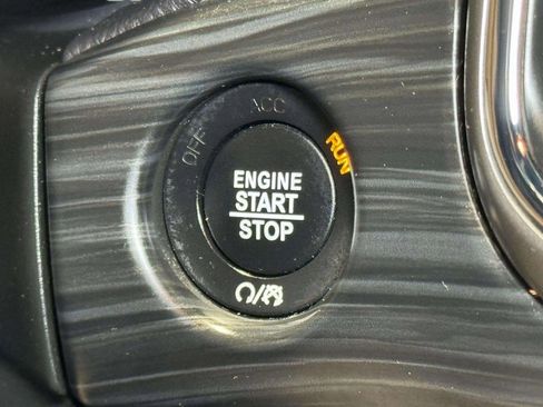 Used 2020 Jeep Grand Cherokee Laredo image 11