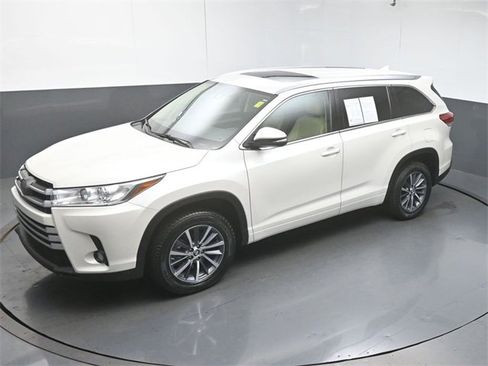 Used 2017 Toyota Highlander XLE image 56