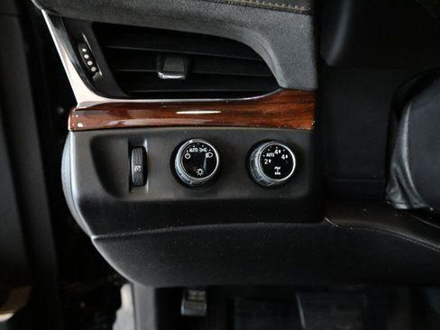 Used 2015 Cadillac Escalade Luxury AWD/4WD image 40