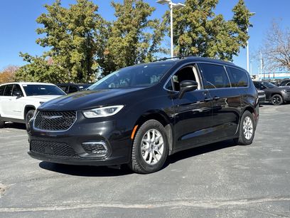 Used 2021 Chrysler Pacifica Touring-L w/ Uconnect Theater Family Group