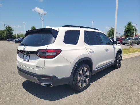 Certified 2026 Honda Pilot Touring image 3