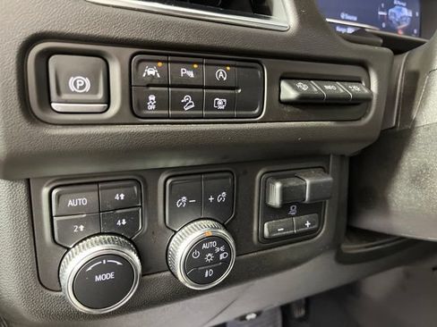 Used 2024 GMC Yukon XL AT4 w/ Technology Package AWD/4WD image 33