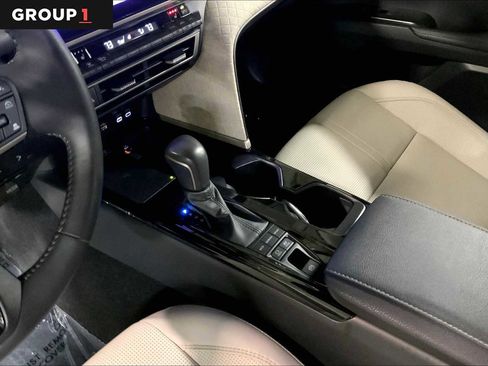 Used 2025 Toyota Camry XLE AWD/4WD image 17