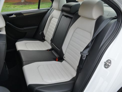 Used 2017 Volkswagen Jetta Sport FWD image 15