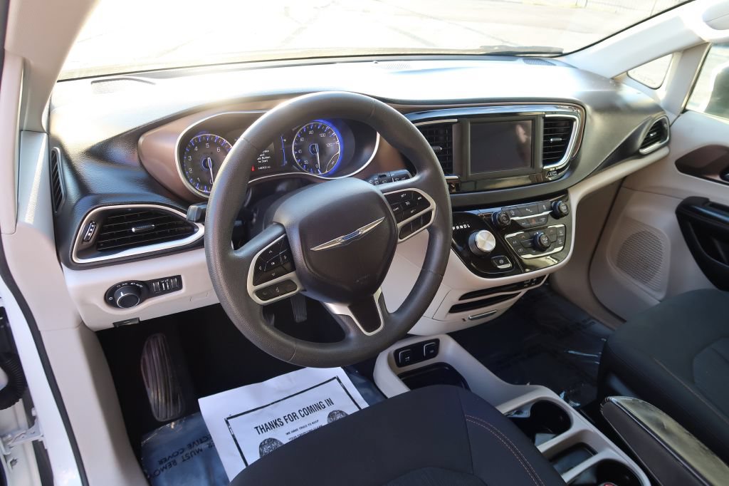 Used 2018 Chrysler Pacifica Touring w/ Security Group FWD image 6