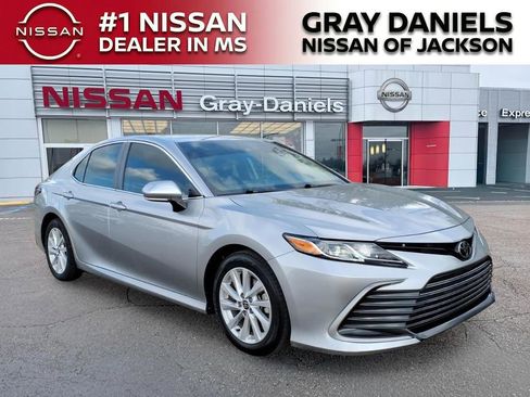 Used 2023 Toyota Camry LE image 1