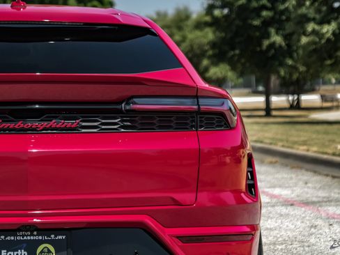 Used 2025 Lamborghini Urus SE AWD/4WD image 16