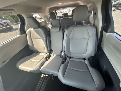 Used 2024 Toyota Sienna XLE image 23