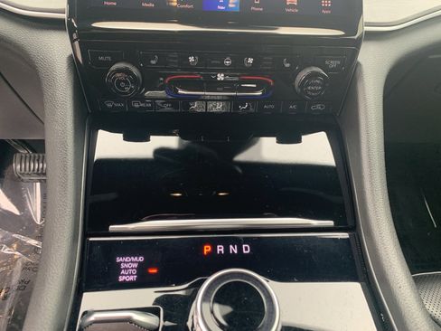 Used 2024 Jeep Grand Cherokee Limited w/ Luxury Tech Group II AWD/4WD image 29
