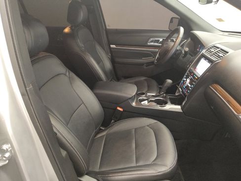 Used 2017 Ford Explorer Limited image 21