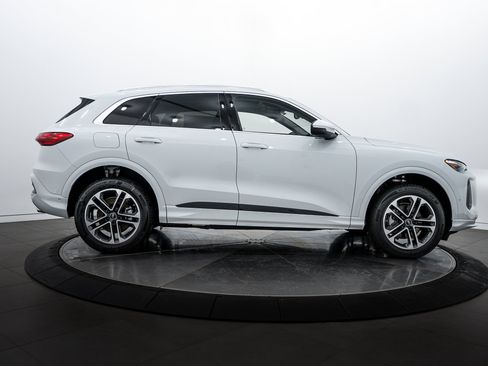 New 2025 Audi Q5 Premium Plus image 3