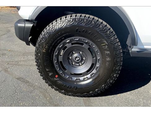 New 2025 Ford Bronco Badlands image 13