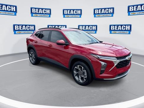 Used 2026 Chevrolet Trax LT w/ Driver Confidence Package FWD image 2
