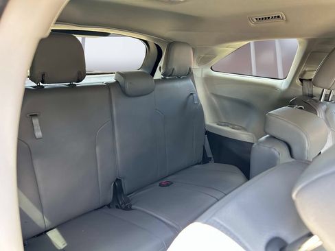 Used 2021 Toyota Sienna XLE w/ XLE Plus Package FWD image 23