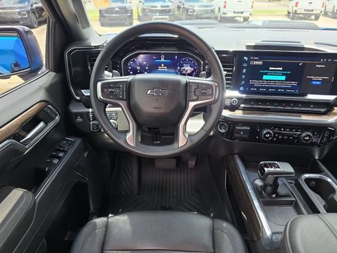 Used 2025 Chevrolet Silverado 1500 LT Trail Boss w/ Convenience Package II AWD/4WD image 9