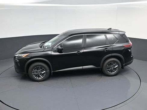 Used 2025 Nissan Rogue S image 29