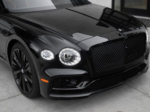 Used 2024 Bentley Flying Spur W12 image 13