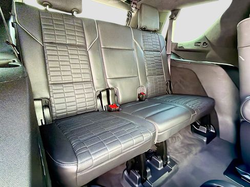Used 2022 Cadillac Escalade Premium Luxury Platinum AWD/4WD image 22