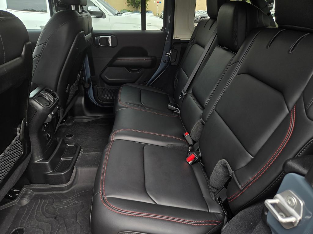 Used 2024 Jeep Wrangler Unlimited Rubicon w/ Convenience Group AWD/4WD image 14