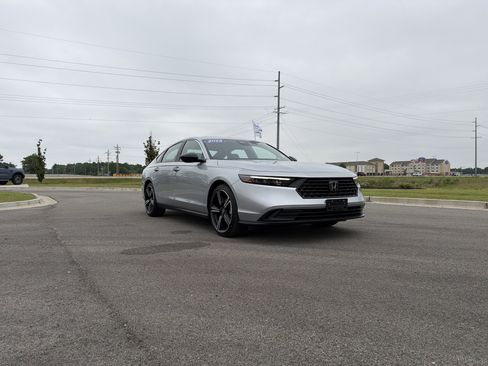 Certified 2025 Honda Accord Sport image 4
