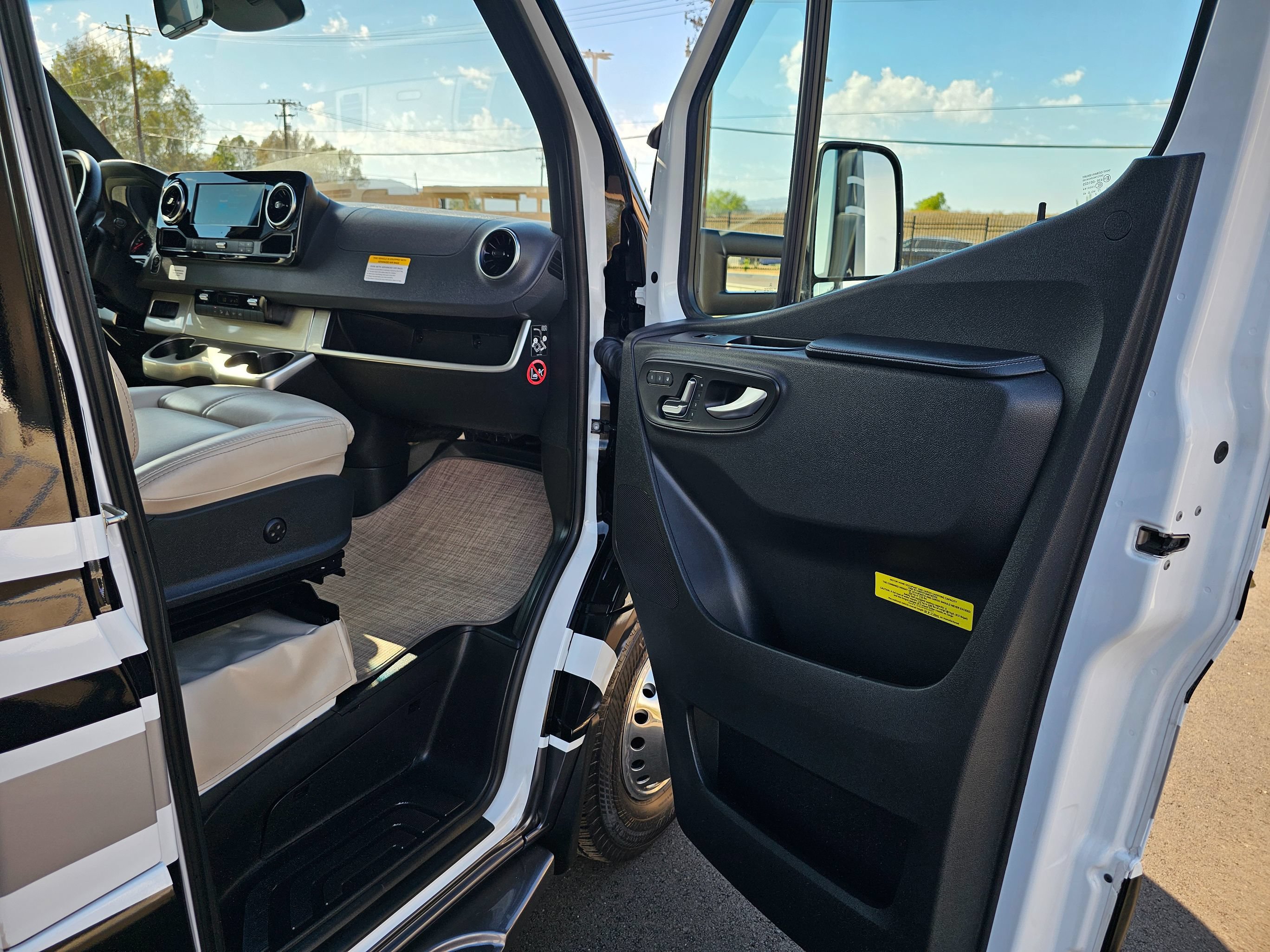 Used 2022 Mercedes-Benz Sprinter 3500 w/ Acoustic Package image 23