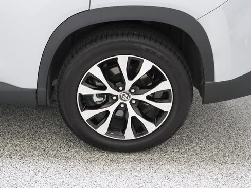 Used 2024 Toyota Grand Highlander AWD Hybrid image 10